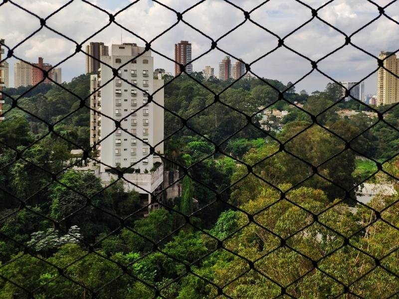 Instalação de rede de proteção em Turu, São Luís